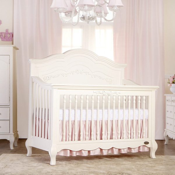 Tempat Tidur Bayi Perempuan
