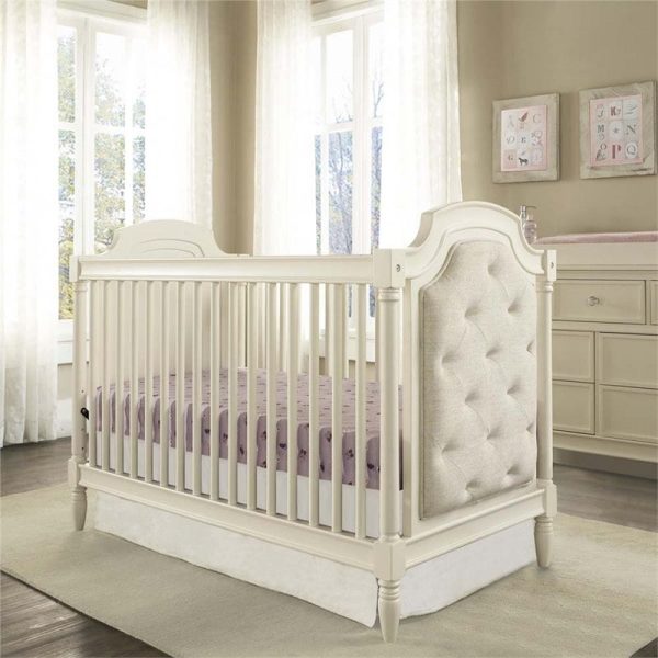 Tempat Tidur Bayi Klasik