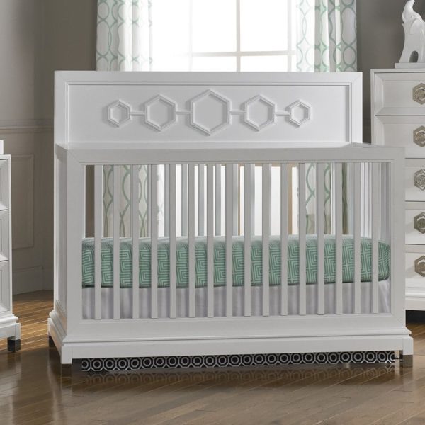 Tempat Tidur Bayi Perempuan