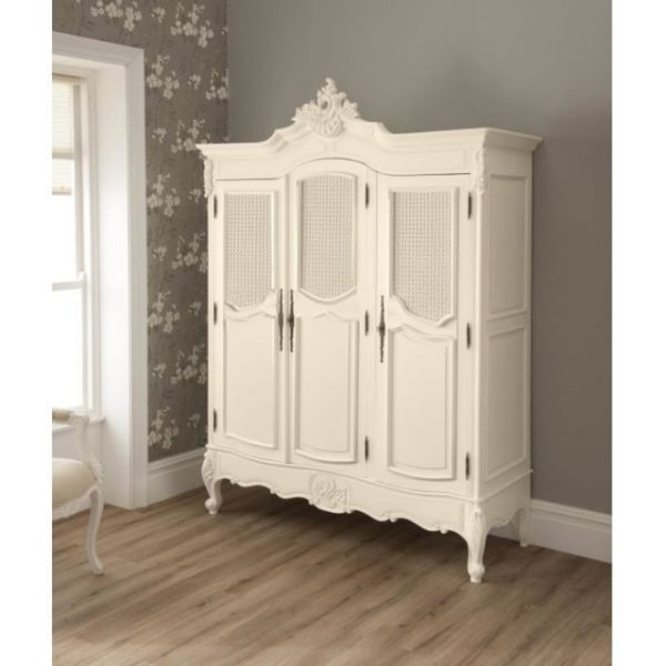 Lemari Pakaian Pintu 3 Minimalis Ukir