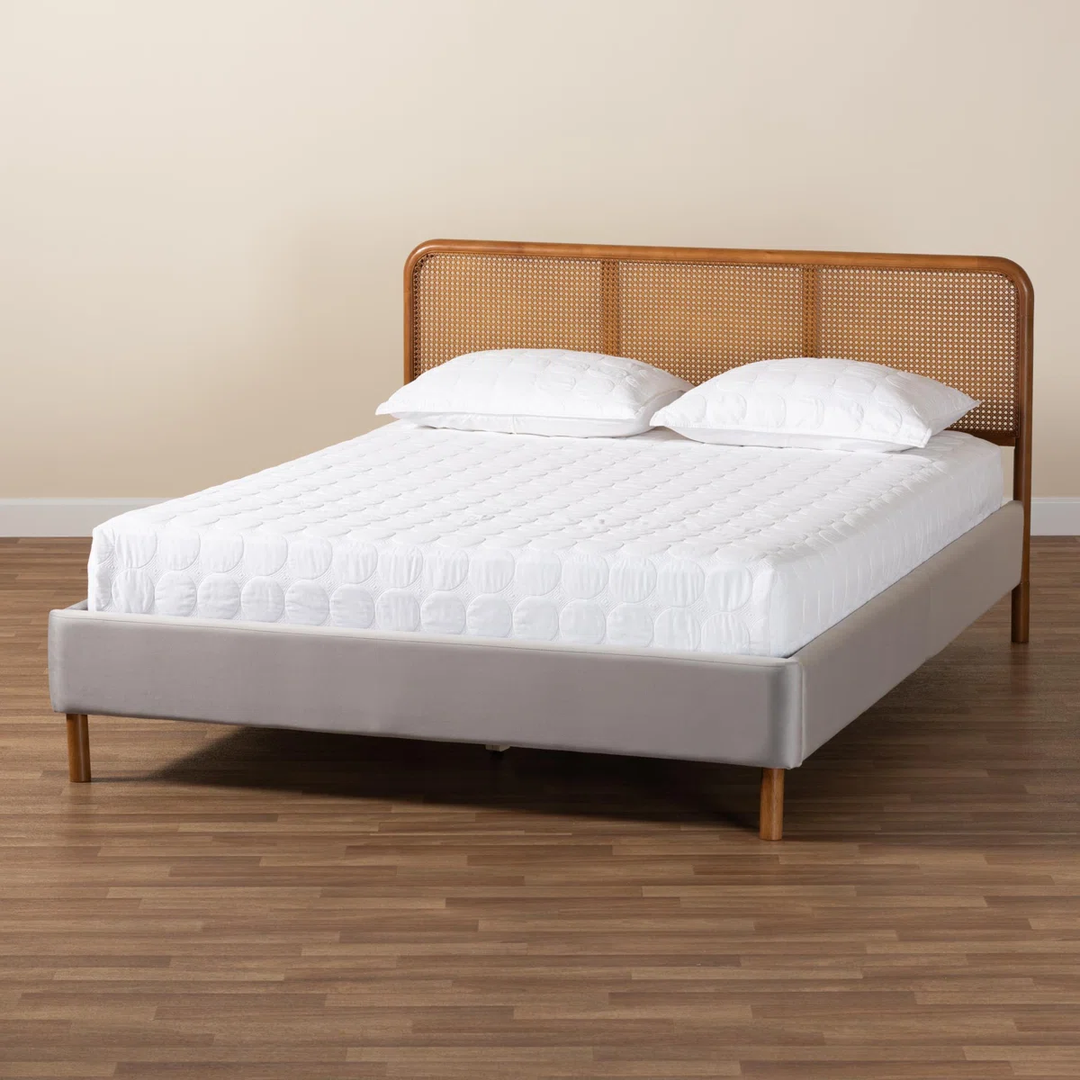 Breanva Tempat Tidur Rotan Jok Kain Minimalis